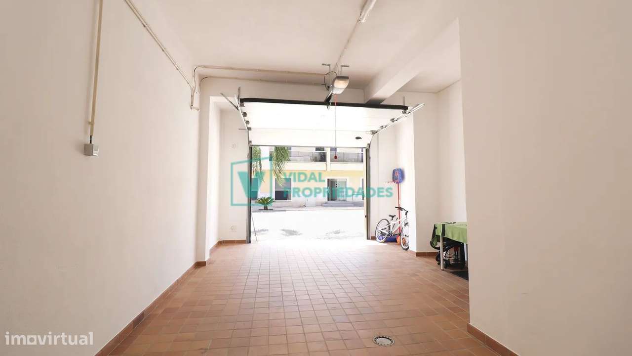 Apartamento T2 com garagem em box e piscina-35