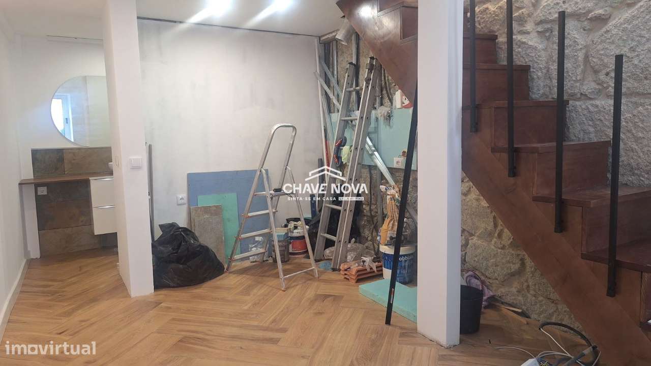 Moradia T1 totalmente remodelada -Porto, próximo Praça República - Grande imagem: 1/12