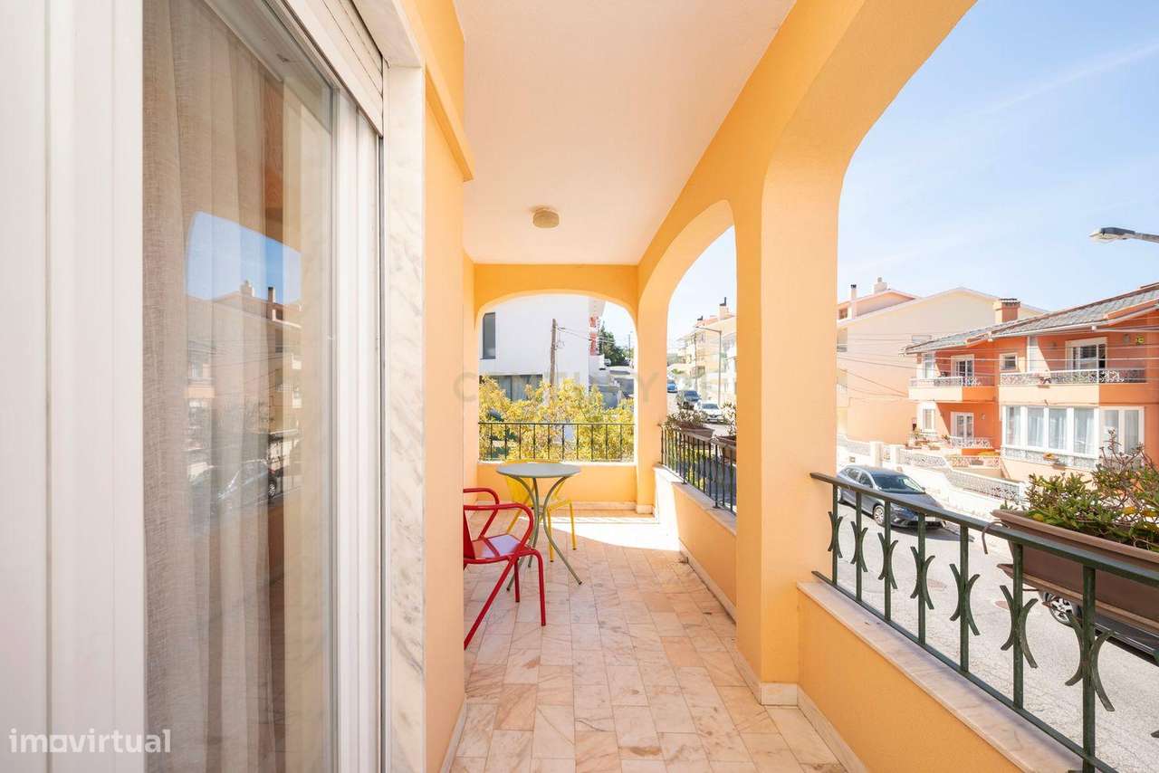 Moradia remodelada de 6 assoalhadas Exclusiva no Estoril-25