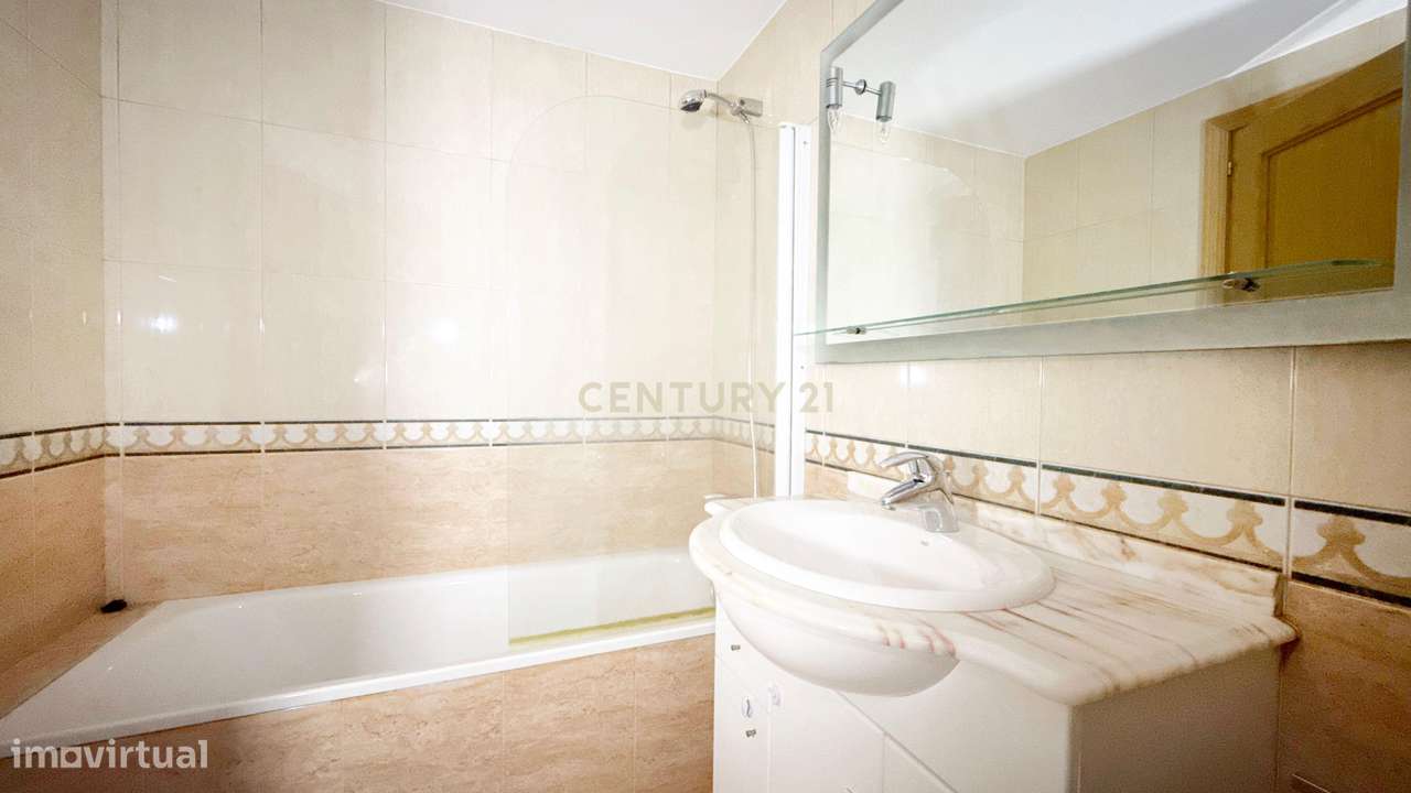 Apartamento T1 com Varanda | Luminoso | Localização Central - Grande imagem: 5/20