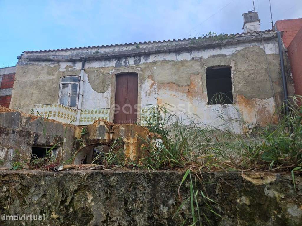 Moradia com 2 pisos para reabilitar com projeto em Ferragudo - Grande imagem: 3/20