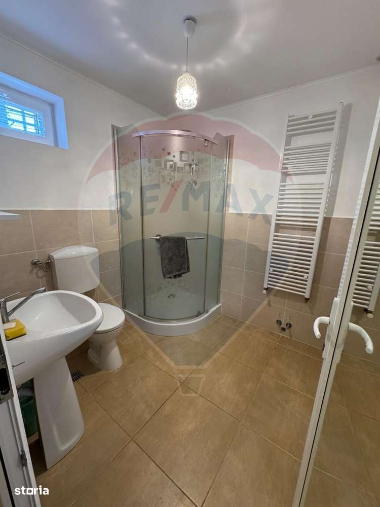 Casă / Vilă cu 6 camere de vânzare în zona Darmanesti-16