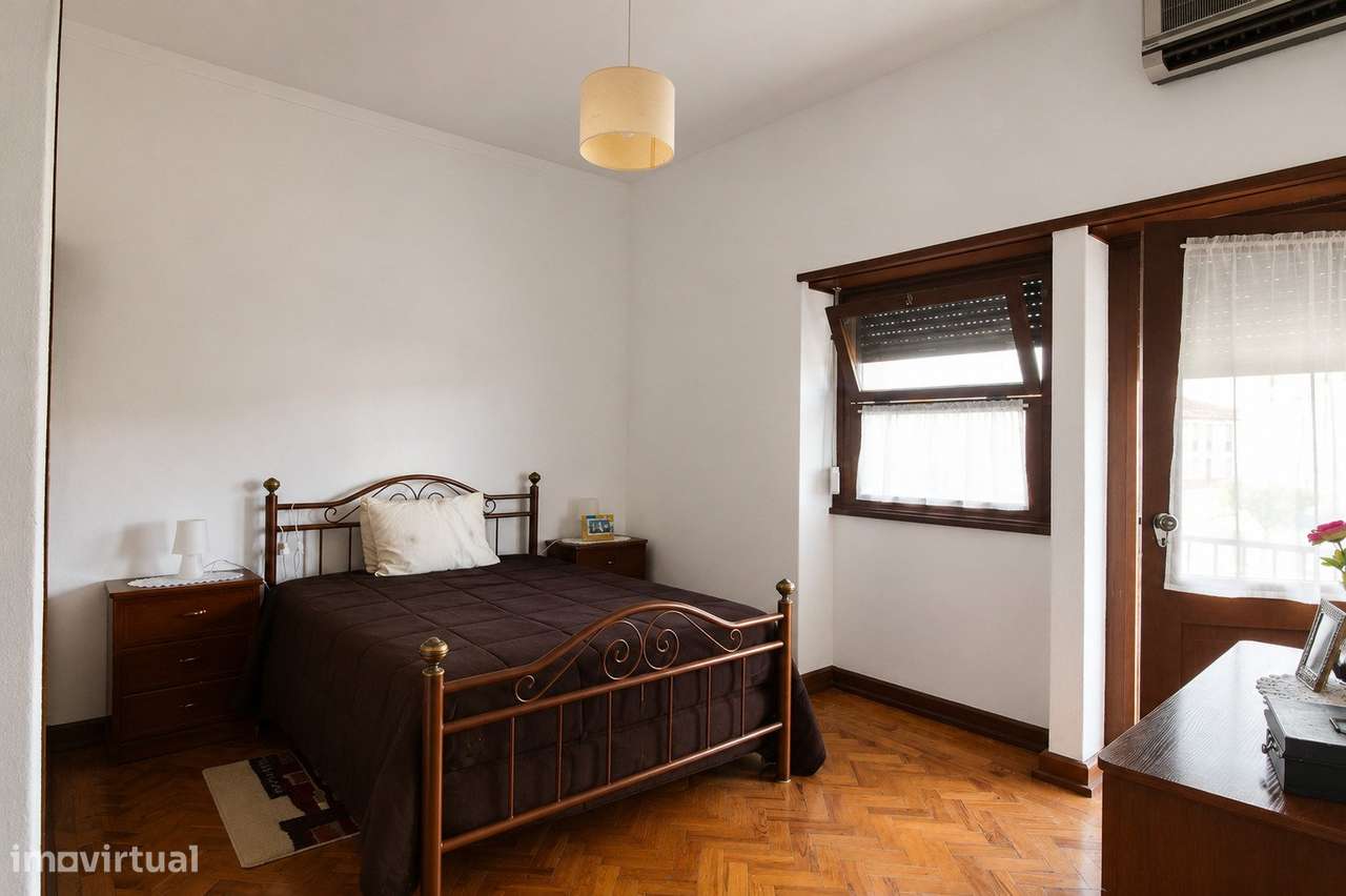 Moradia de Prestígio com T1 Independente, Terraço Panorâmico e Exce...-19