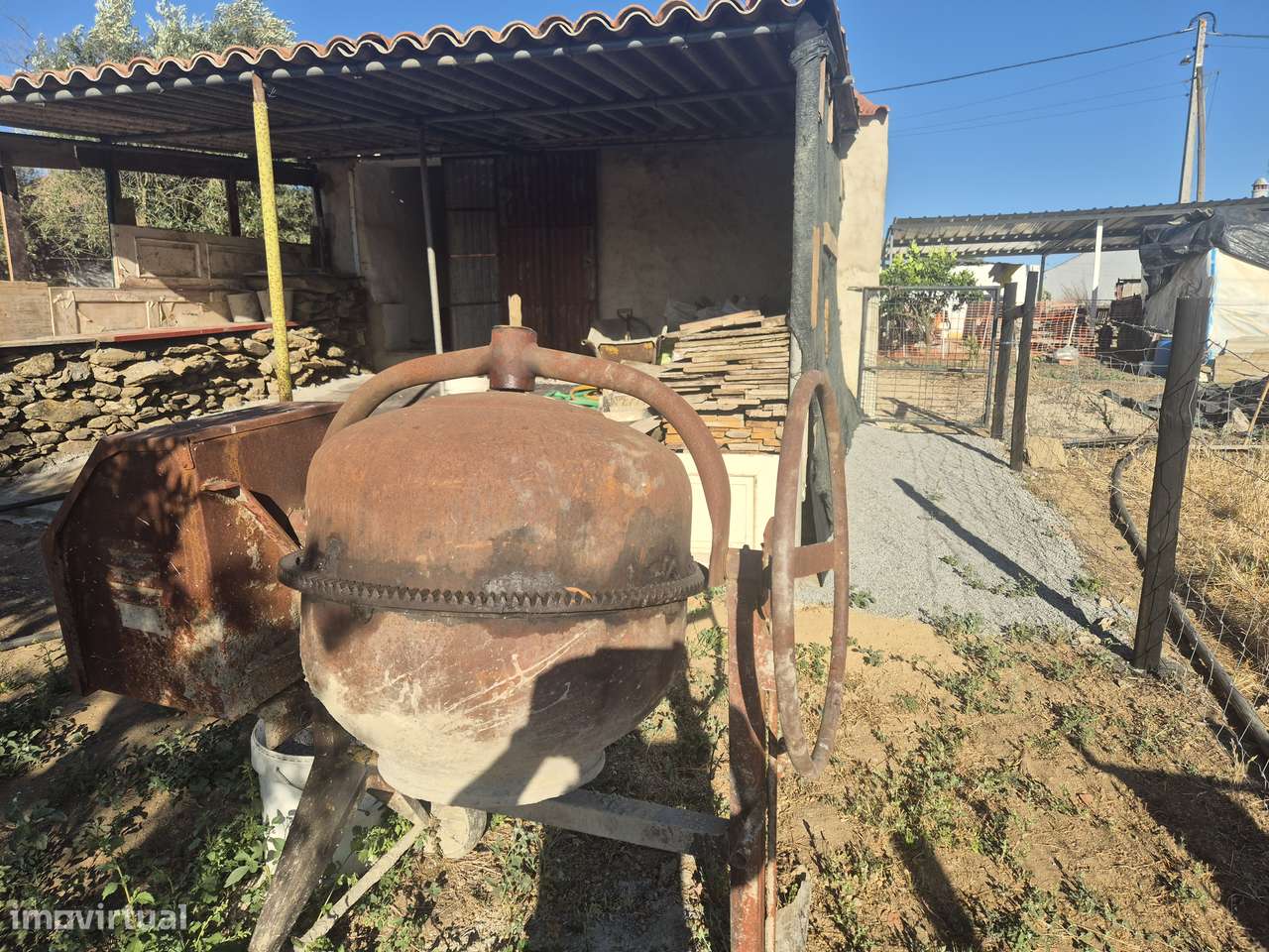 Moradia terrea com terreno todo vedado na Aldeia dos Fernandes-8