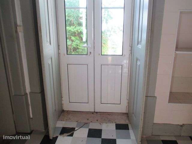 Vivenda na Av. Dias da Silva-5