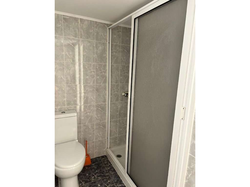 Moradia Remodelada com 4 Assoalhadas, Cacém, Sintra, Lisboa-24