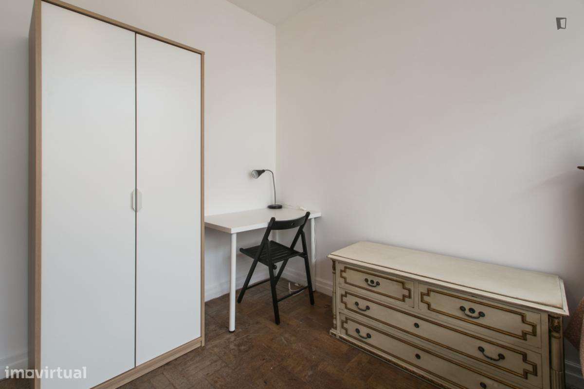 Quarto - localizado em Estrela Lisbon - Grande imagem: 5/8