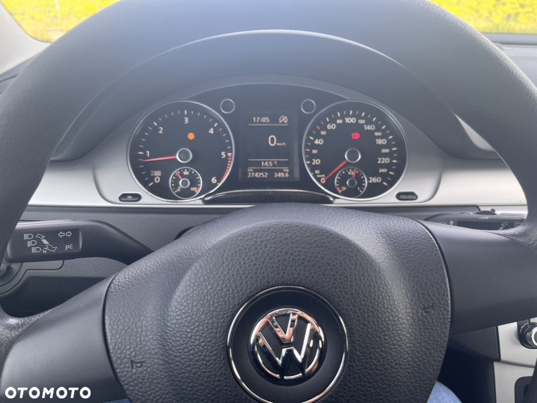 Volkswagen Passat 1.6 TDI DPF BlueMot Trendline - 18