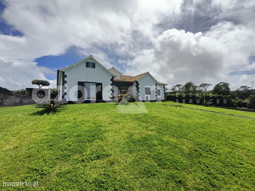 Encantadora moradia T3 em terreno de 2961 m² - Grande imagem: 1/11