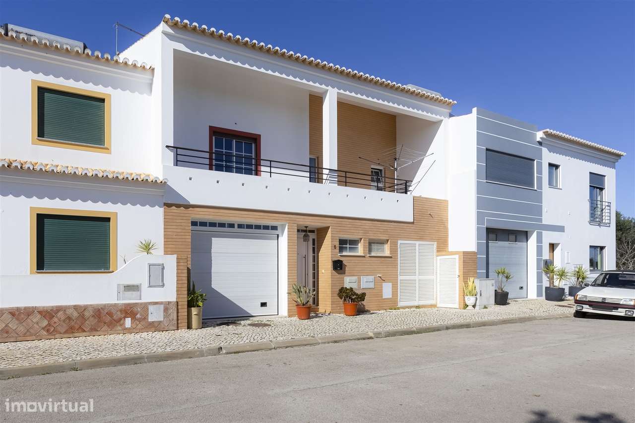 Moradia T3+2 com Piscina e Sótão Amplo a 5 Minutos de Lagos - Grande imagem: 3/38