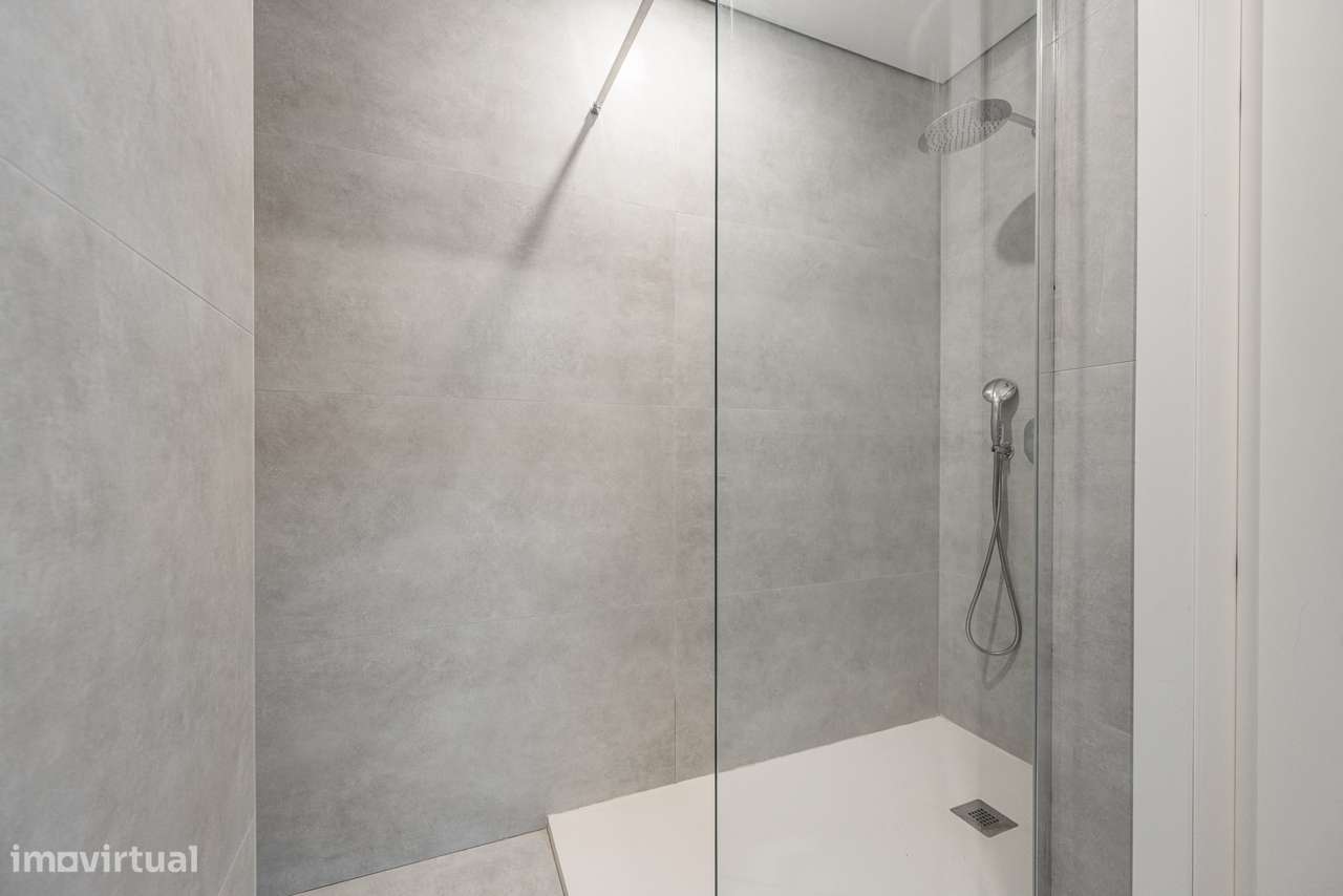 Apartamento T3 Renovado em Braga – Localização Premium com Terraço-4