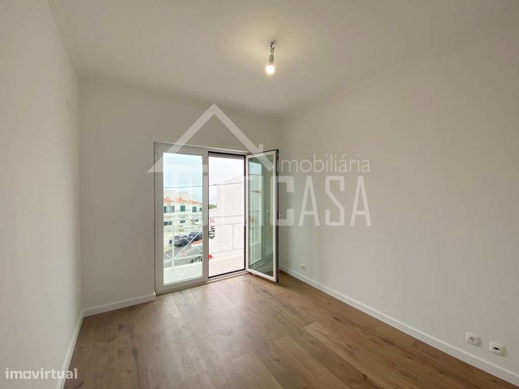 Moradia V3+1 totalmente remodelada na Ericeira-21