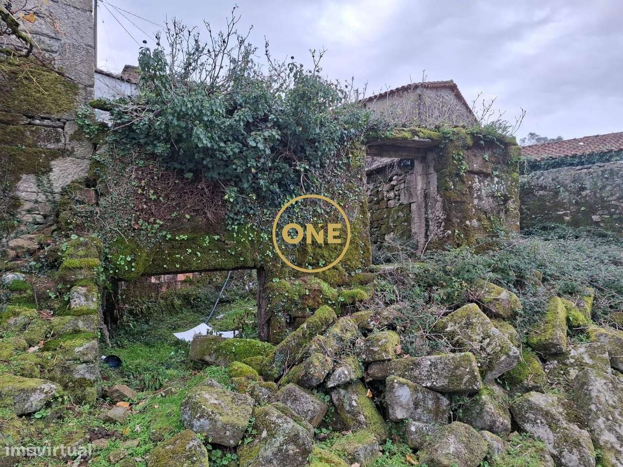 Terreno com Moradia para Renovar - Grande imagem: 2/13