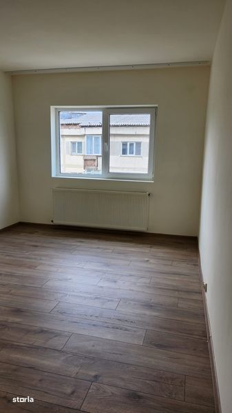 Apartament 3 camere de vanzare