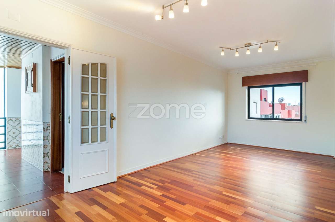 T3 com parqueamento e arrecadação no Alto da Parede / Vista mar/ser... - Grande imagem: 4/17