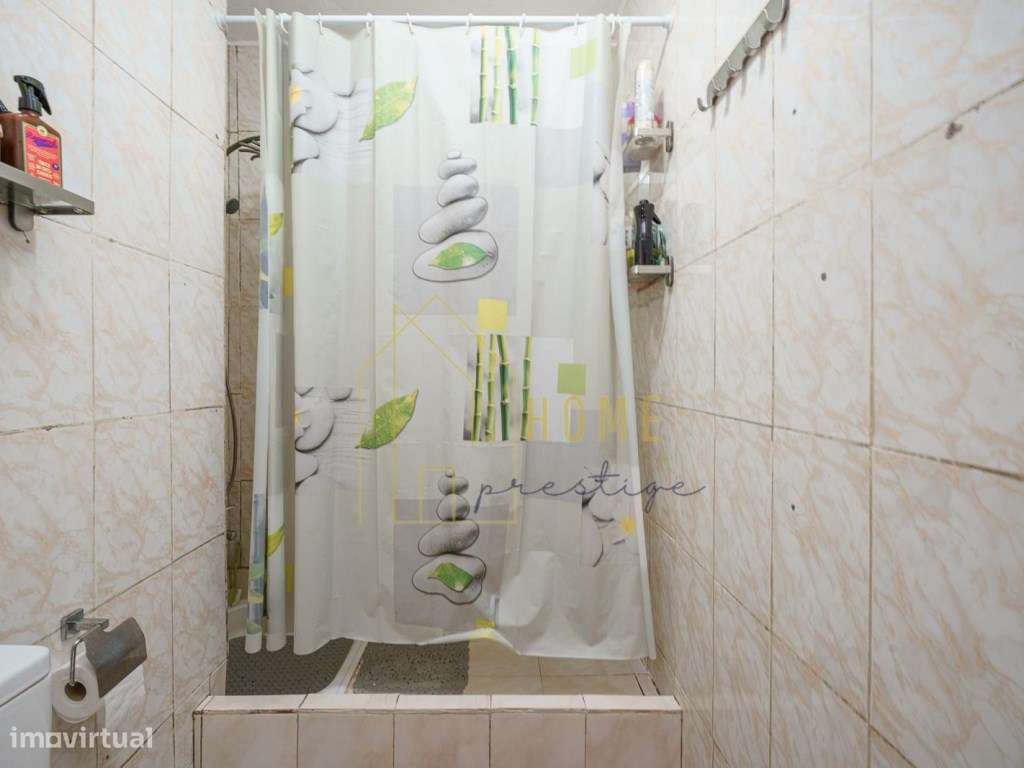 T2 em Setúbal - Sala Open Space e Prédio com Elevador-16