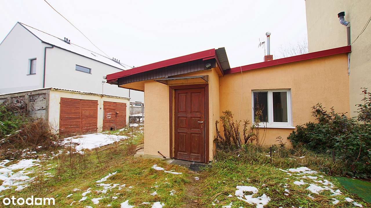 Dwa domy mieszkalne na działce 1100m2-14