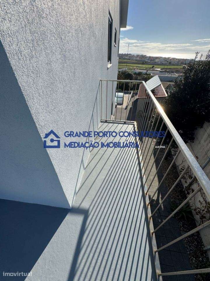 Moradia V4 c/piscina à praia da Memória-11