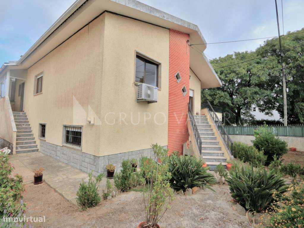 Moradia Isolada T4+2 com Garagem em Mem Martins-31