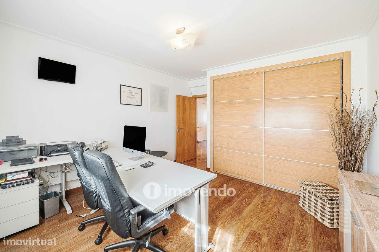 Apartamento T4 Duplex, com estacionamento e arrecadação, no Barreiro-14