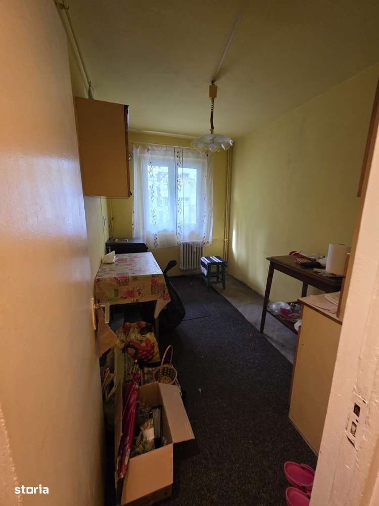 Apartament cu 3 camere nedecomandat  Podul Ros Podul de Piatra etaj 1-3