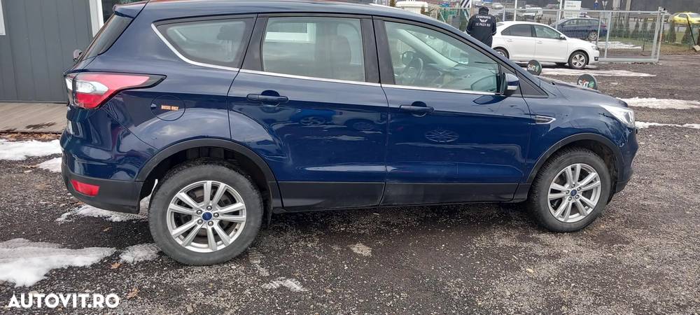 Ford Kuga 2.0 TDCi 4WD Powershift ST-Line - 3