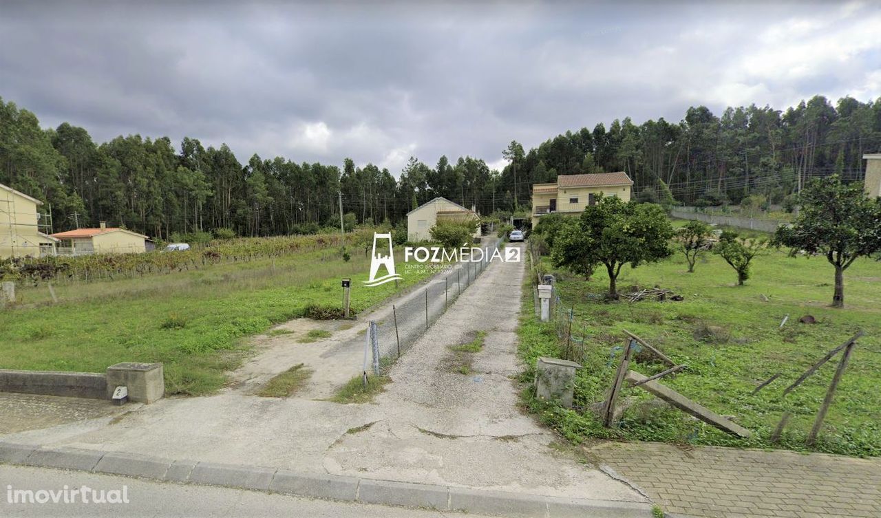 Moradia isolada T4 com terreno em Granja do Ulmeiro