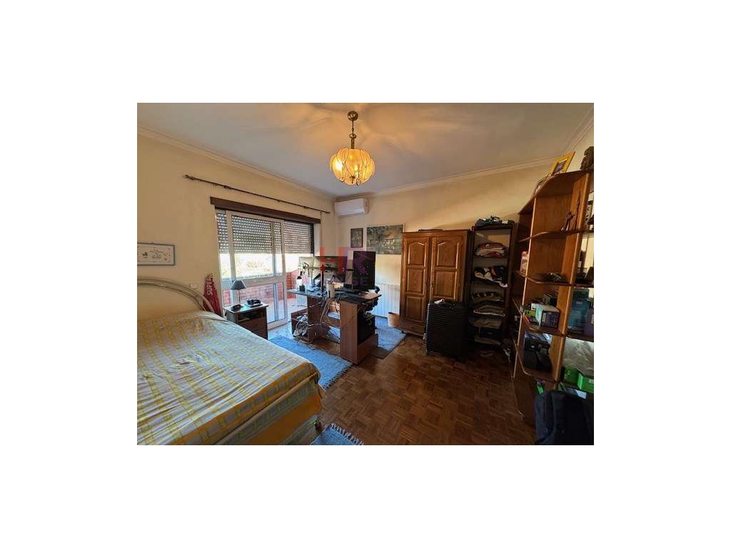 VENDE-SE MORADIA T4+1 COM PISCINA AQUECIDA E GARAGEM.-32