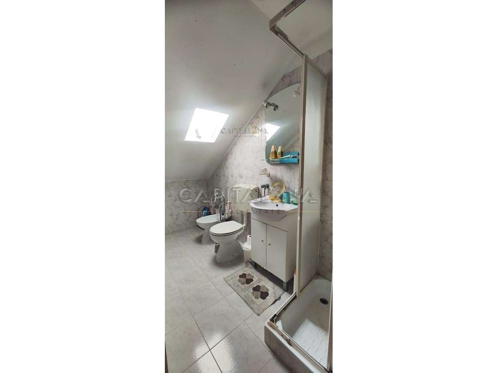 Prédio 4 Apartamentos T3 + Loja e ArmazémPrédio 4 Apartamentos T3 +...-43