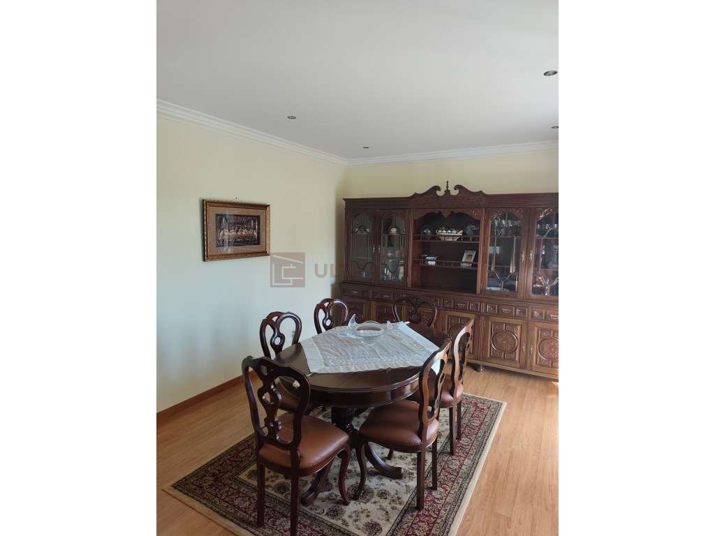 Vende-se Moradia V4 renovada com terraço, churrasqueira e horta a 5...-13