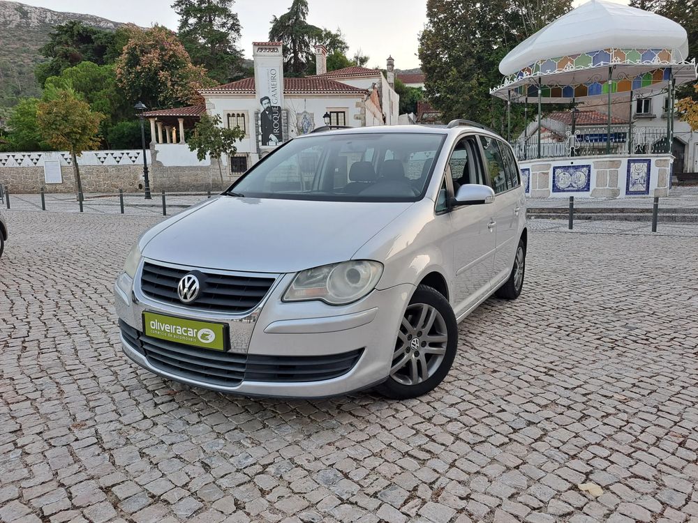 VOLKSWAGEN Touran