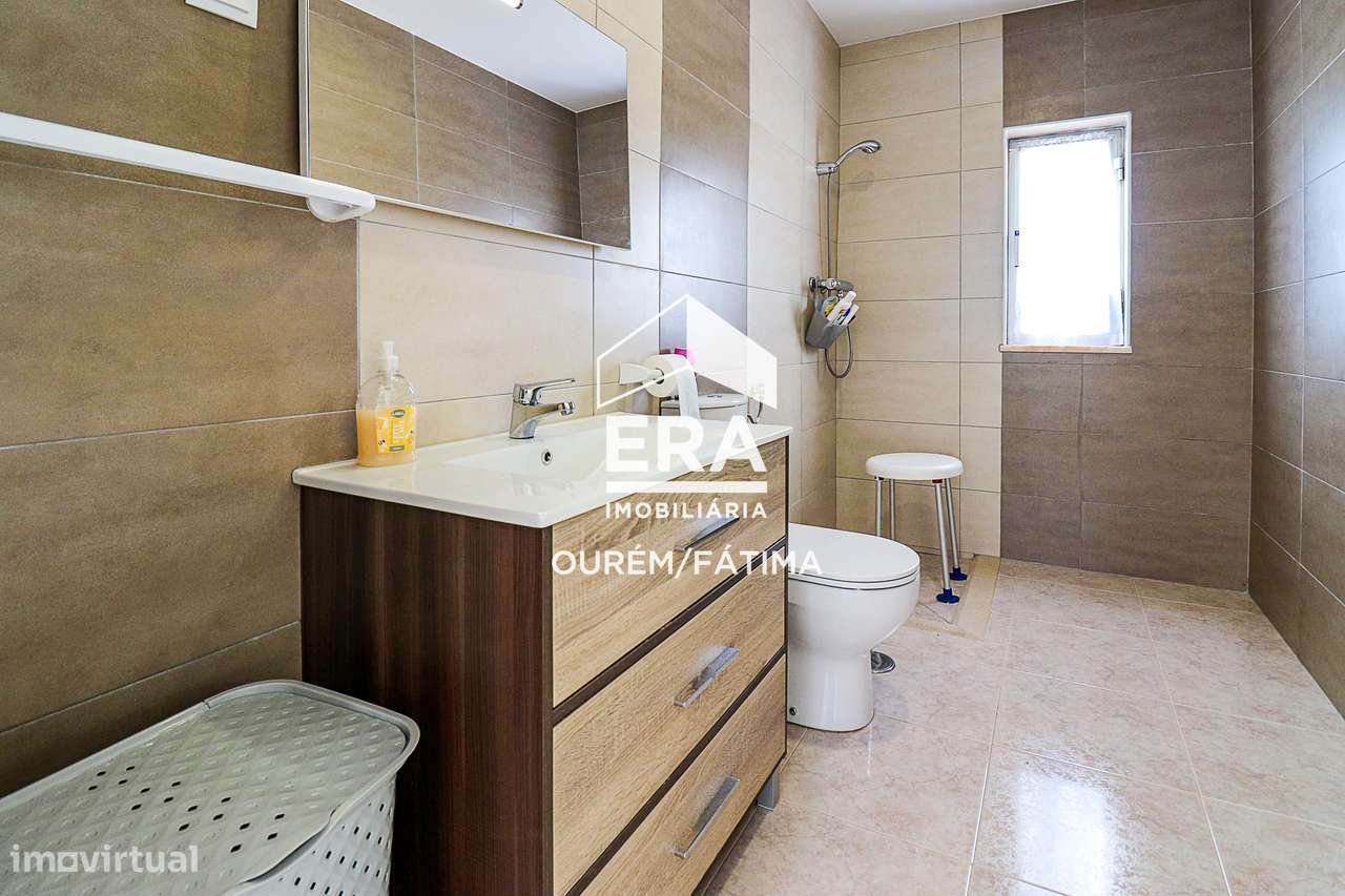 Moradia T3 inserida num terreno de 1.268m²-7