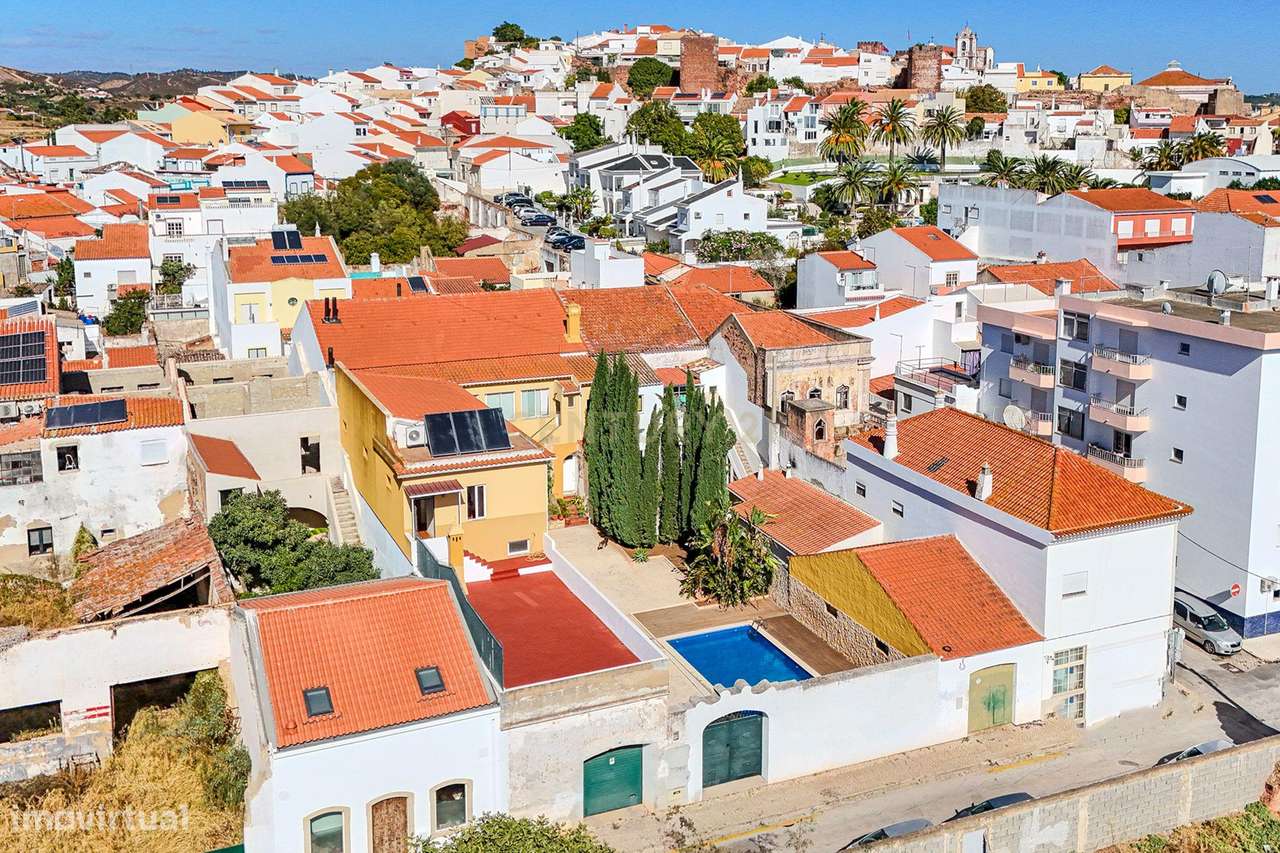 Palacete Histórico Sec. XIX Renovado c/ 19 divisões — Jardim, Piscina - Grande imagem: 3/26