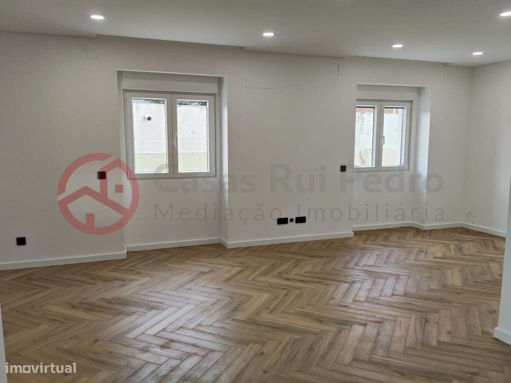 Moradia T3 Totalmente Reconstruída no Centro de Almada - Grande imagem: 5/44