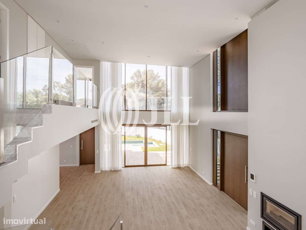 Moradia T4 com jardim e piscina no Estoril - Grande imagem: 4/59