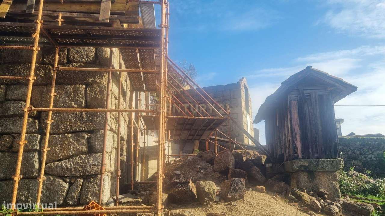 Oportunidade Única- Moradia V3 situada na Granja em Paredes de Viadore-9