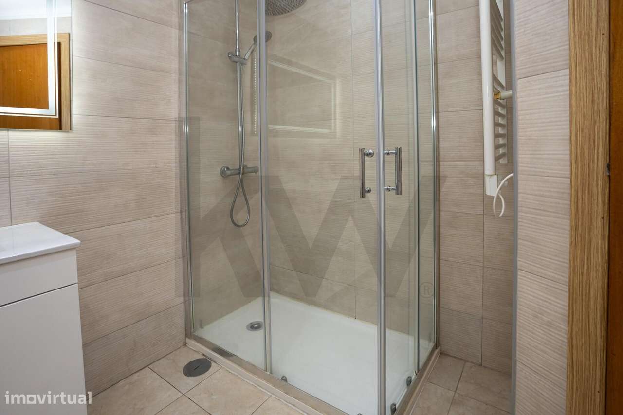 T3 Remodelado na Alcaniça, a Passos do Hospital e Universidades!-39