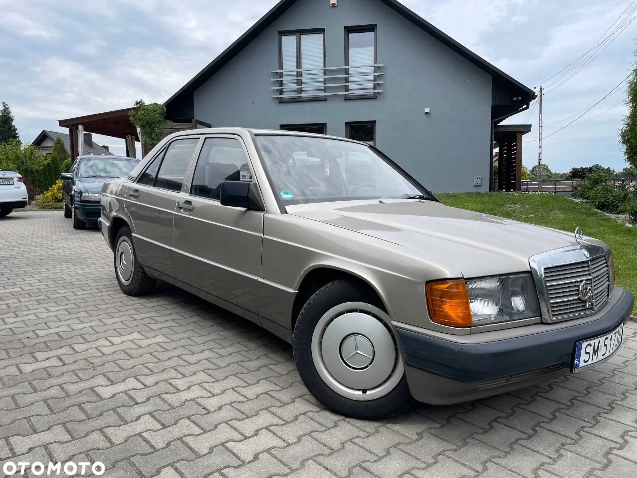 Mercedes-Benz W201 (190) - 1