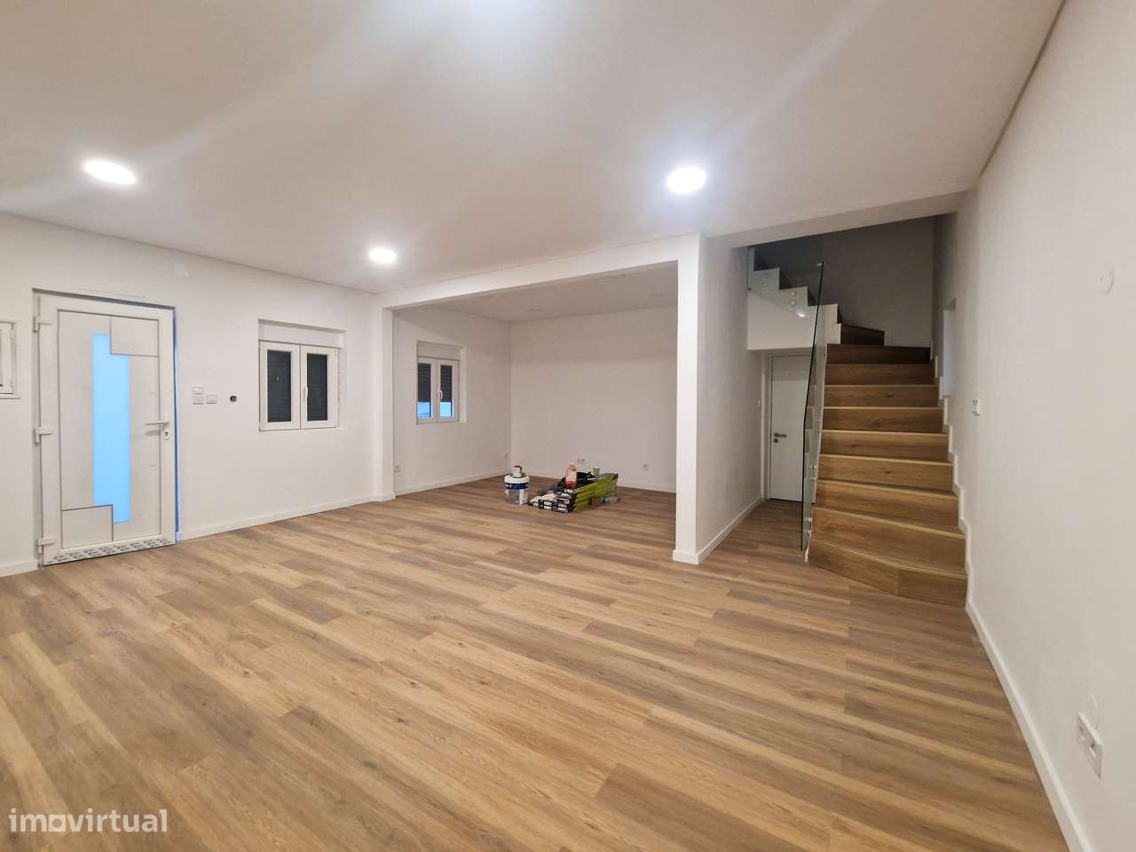 Moradia 4 ass. totalmente remodelada - possibilidade de quarto no r/c-9