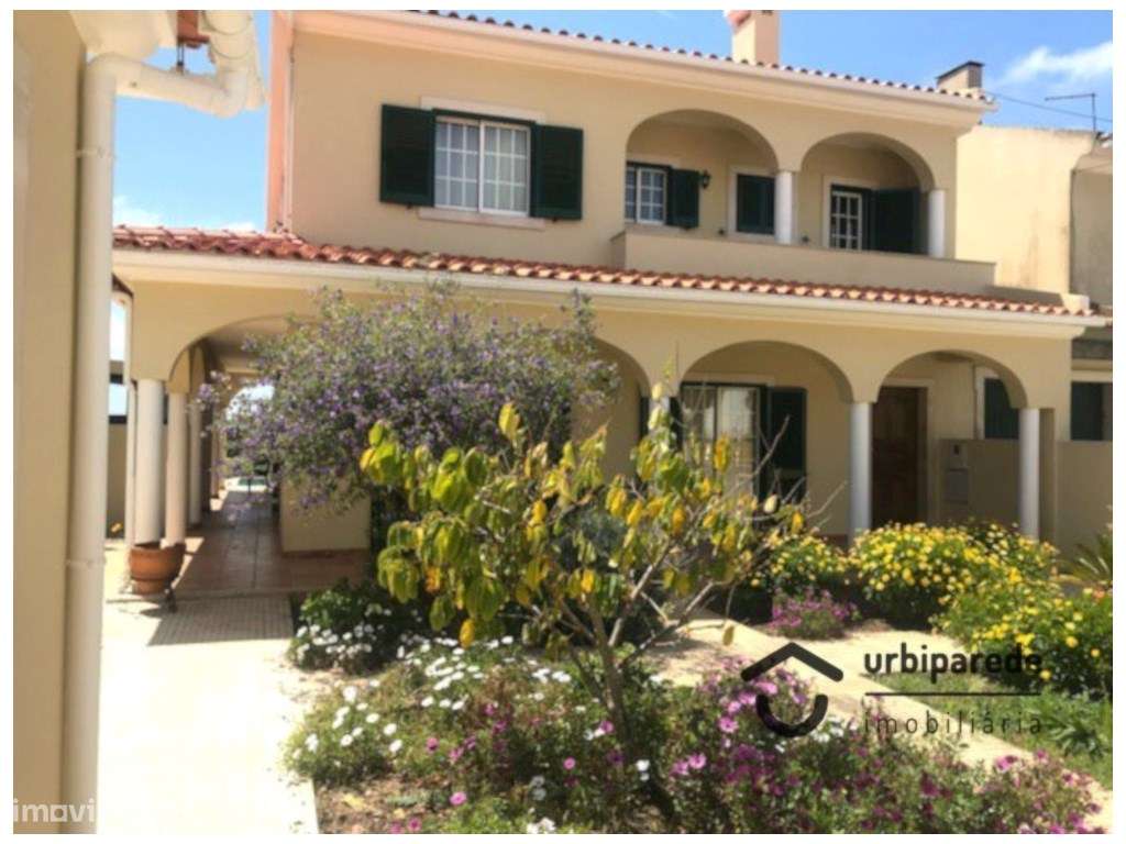 Moradia V4 com piscina e garagem - Grande imagem: 2/49