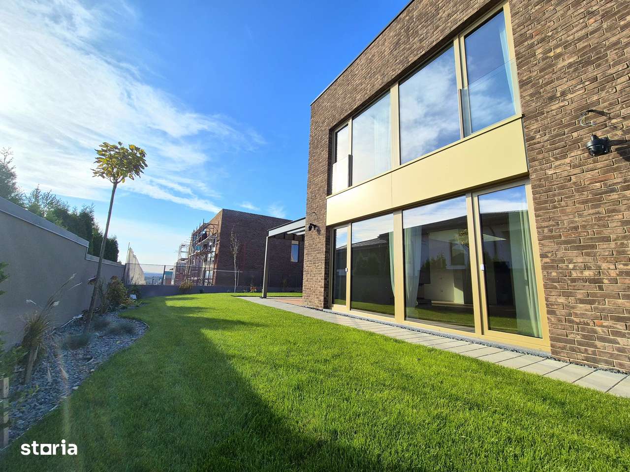 Vila de LUX, design Ultramodern, 200 mp, 5 camere,3 bai, platou Galata - Imagine principală: 5/20