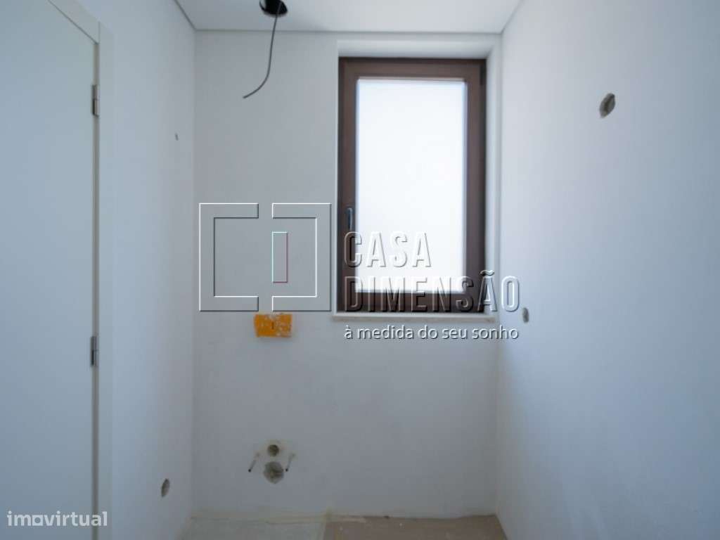 Moradia isolada de tipologia T3 na melhor zona da Aroeira, com Pisc...-9