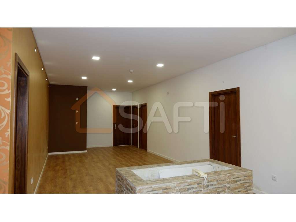 Espaço comercial com 215m2, dividido em vários escritórios, para ar... - Grande imagem: 4/33