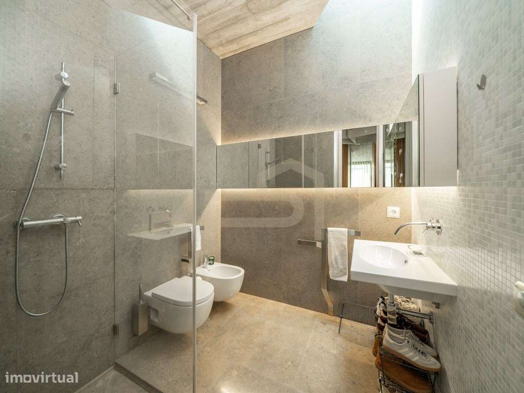 Exclusiva Moradia de Luxo com Design Contemporâneo-41