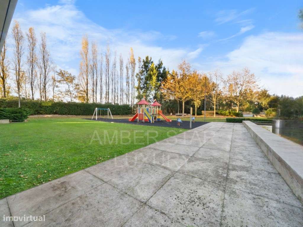 Apartamento T4 como novo, em condomínio de alto padrão-32