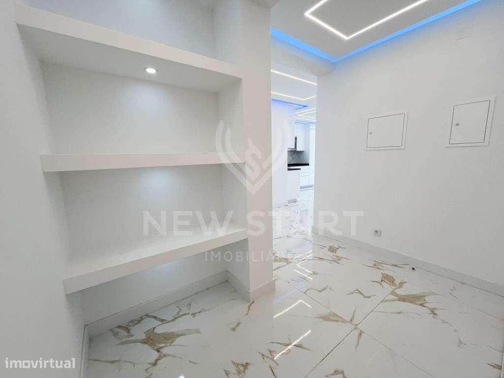 Apartamento T2 renovado com vista mar e garagem em Quarteira - Grande imagem: 4/13