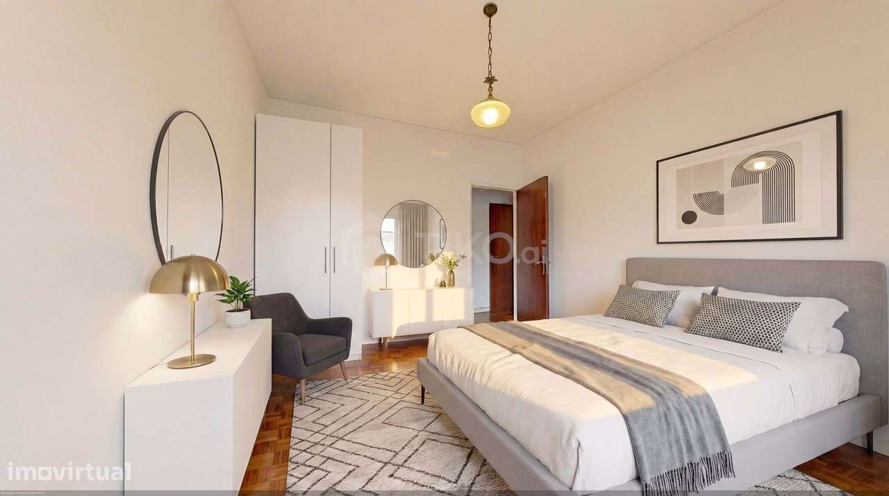 T4 COM 3 FRENTES SOLARES E ÁREAS ACIMA DA MÉDIA | METRO DE CHELAS-4