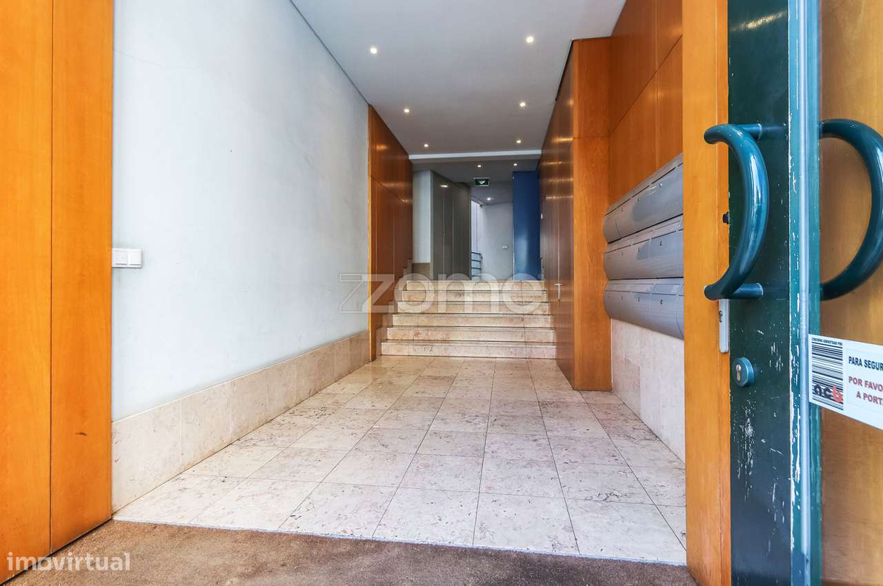 T2 Praça Luís de Camões no Chiado - Grande imagem: 4/30