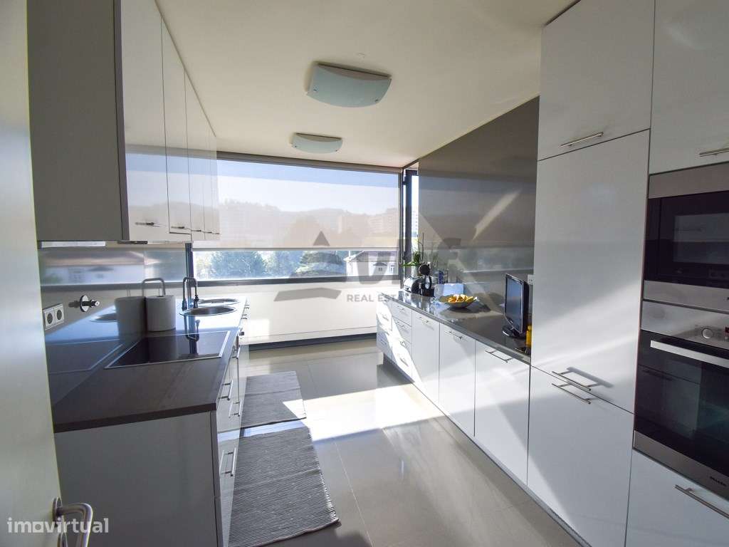 Apartamento T5 localizado no condomínio Jardim das Camélias - Gaia/...-24