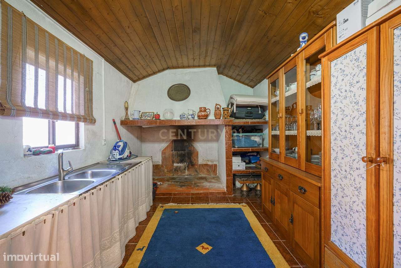 O Refúgio Perfeito em Cajados: Natureza e Duas Moradias num Só Investi-17